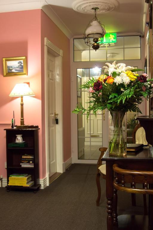 Bed & Breakfast Grove House